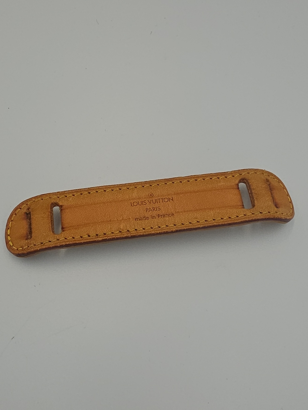 Louis Vuitton Tan Leather Strap Shoulder Pad Accesory (EUC)✨️